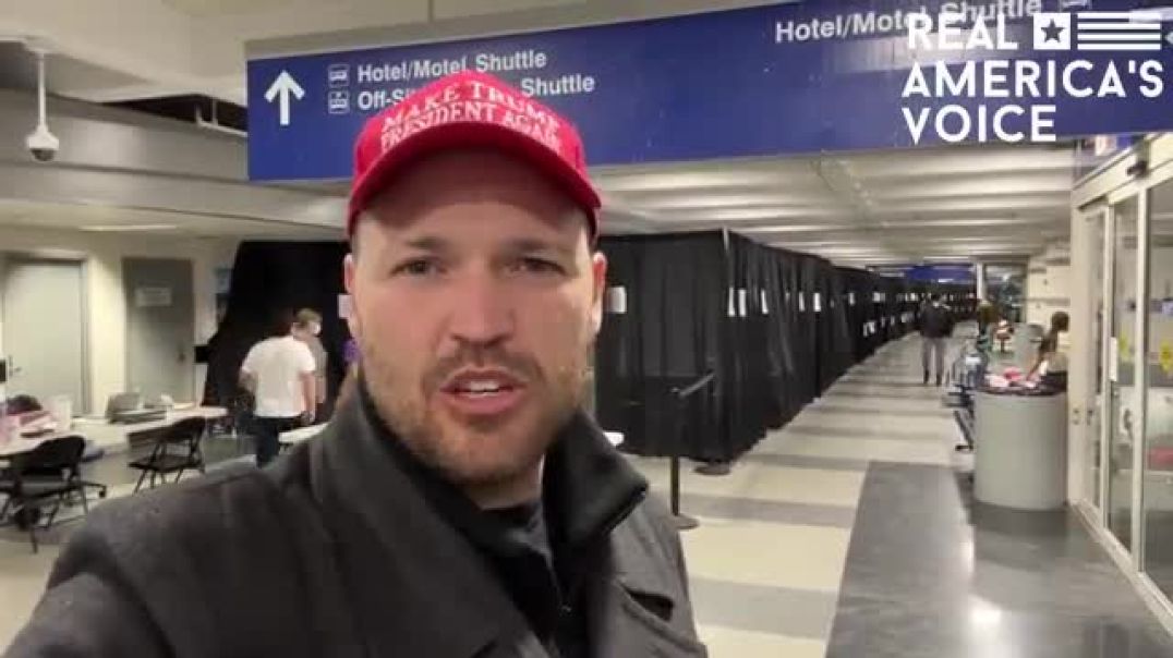 ⁣US Citizens Stand Out In Freezing Cold While Illegals Stay Warm Inside Chicago Airport!