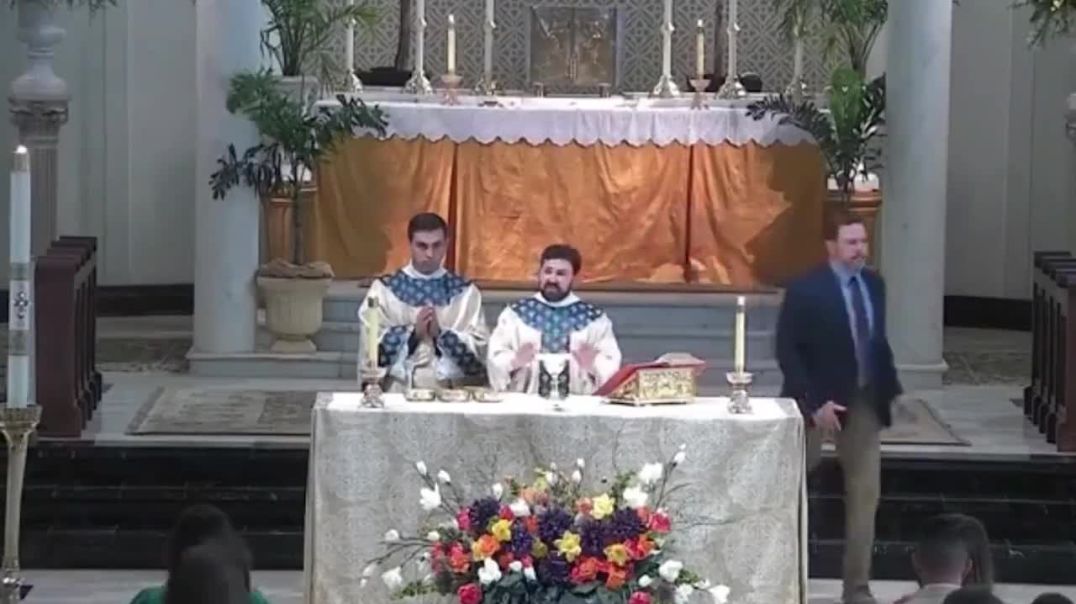 ⁣Teenager With Gun Stopped at First Communion Mass in Louisiana