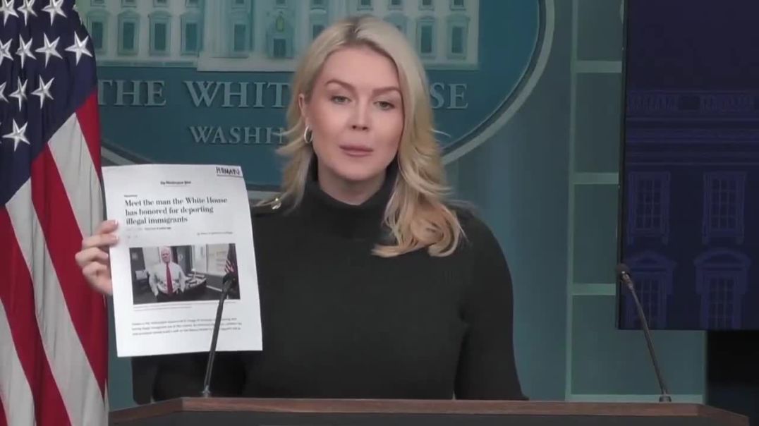 ⁣MSM stunned after Karoline Leavitt reminds them Obama awarded a medal to Tom Homan