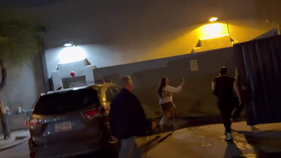 Mob of protesters descend on a group of girls in Phoenix who took selfies with ICE agents.